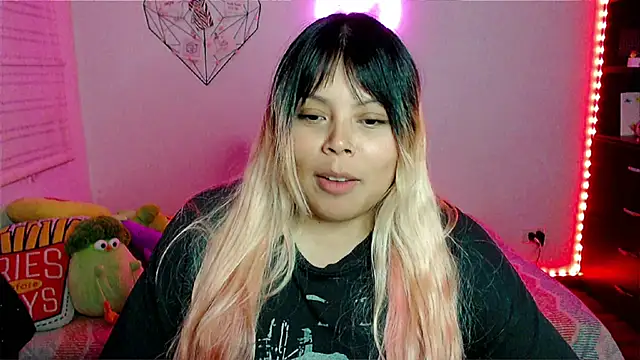 EllieMoonX élő XXX-chatje