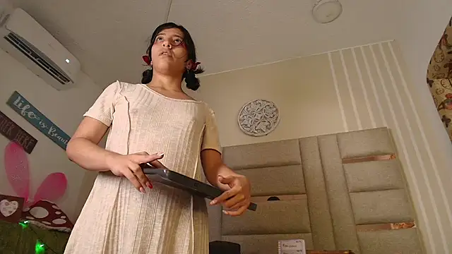 Chat XXX en directo de LittlePeach_