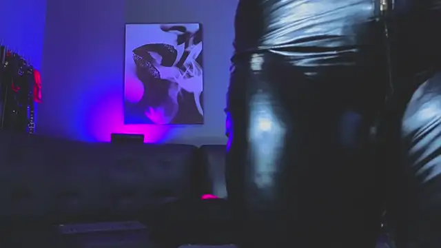 Amberstones: διαδικτυακό σόου στην κάμερα