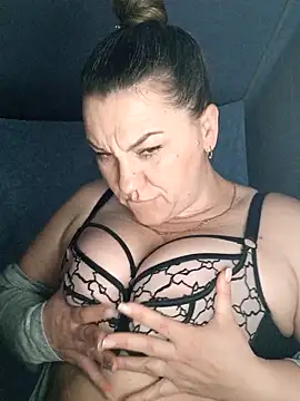 Ant0nina élő XXX-chatje