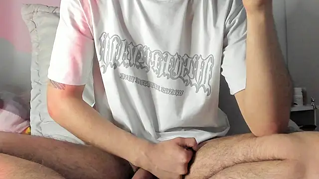 charlie_dicker élő XXX-chatje