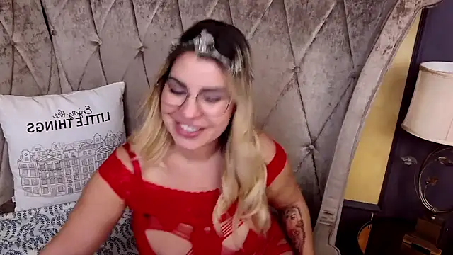 BustyGizelle Live XXX Chat