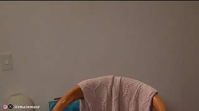 แชท XXX สดของ Theirismuse