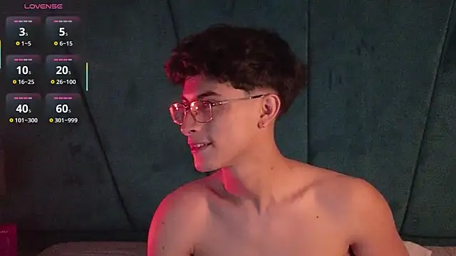 Aaron_Eze live XXX chat