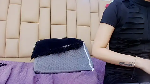 lil_miia's Webcam Show