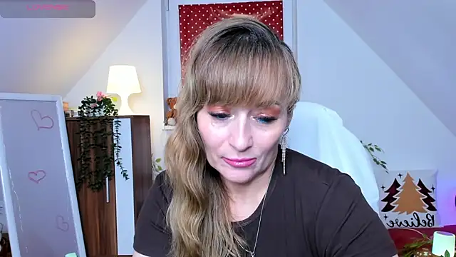 naughtymilane – Kamerová šou