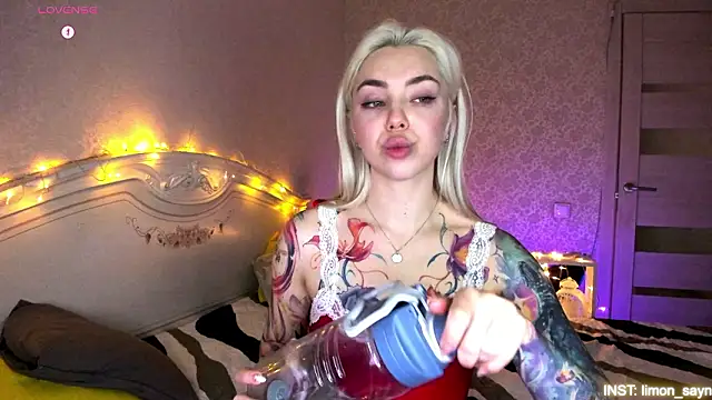 Czat XXX na żywo – LillyMoure_