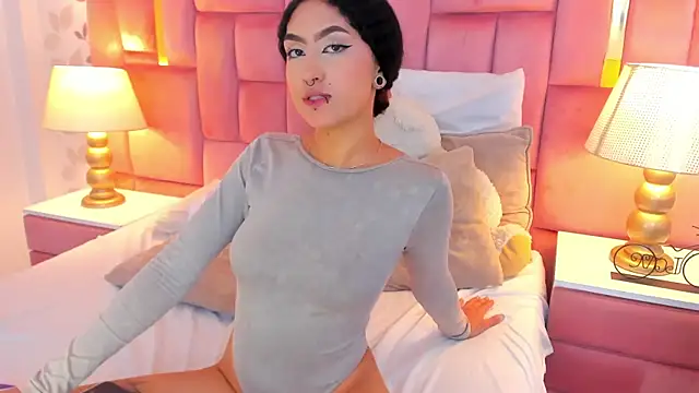 EllaEvanzのライブXXXチャット