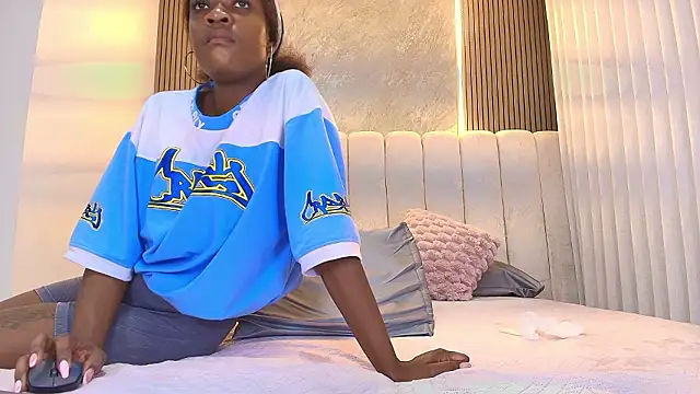 kata_hazel – Naživo XXX chat