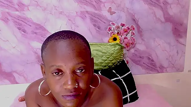 EbonyOlive69 – Naživo XXX chat