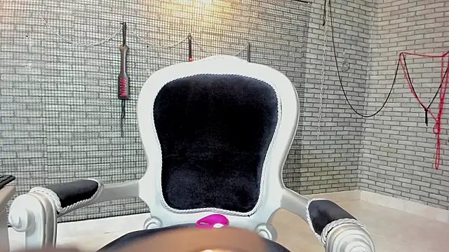 Briana_24のライブXXXチャット