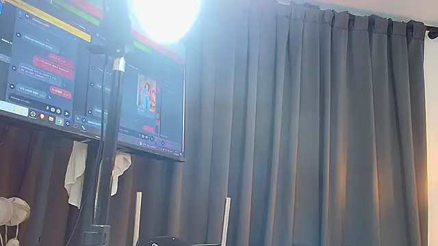 Chat XXX en directo de Sara_BigAss-