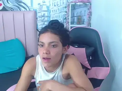 cora_desirers707 élő XXX-chatje