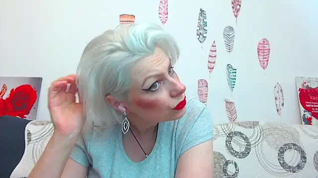 Playful_Goldie_WOW__'s Live XXX Chat