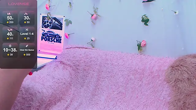 Holygirl_ Show in webcam