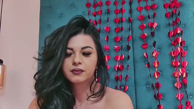 EmilyColle_ Adlı Modelin Canlı XXX Sohbeti