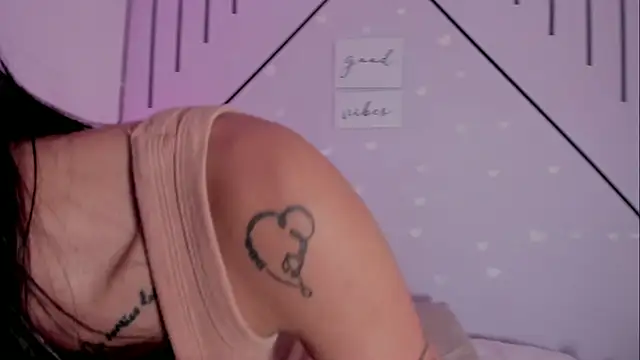 MiahCornell_'s Live XXX Chat