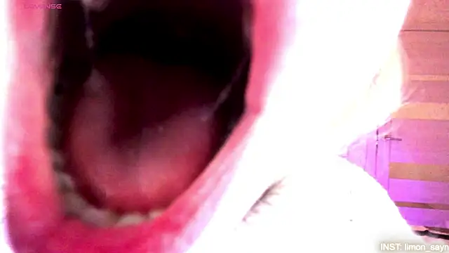 LillyMoure_ Chat XXX in diretta