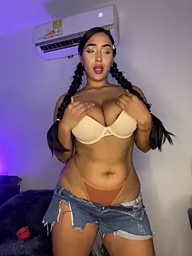 Chat +18 de SaharQamar ao vivo