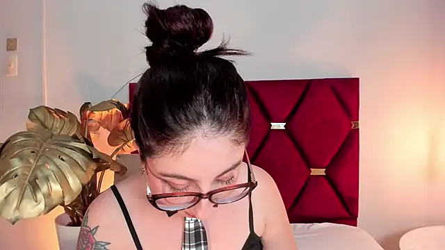 Онлайн чат XXX Emilywatsonn