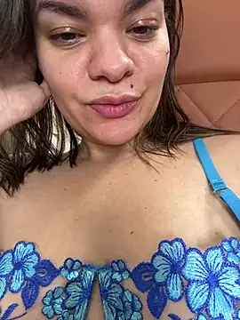 Chatroom XXX en direct de Zyrella