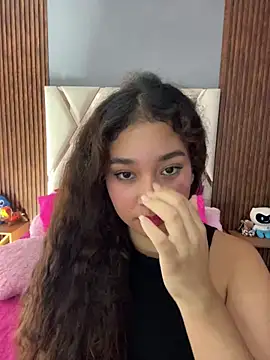 lana_rousse01 Show in webcam