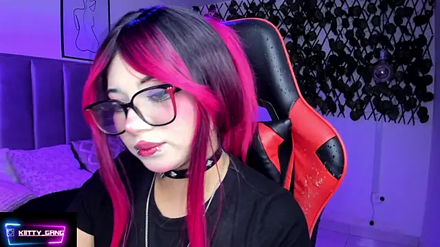 XXX chat uživo modela Kitty_Gang