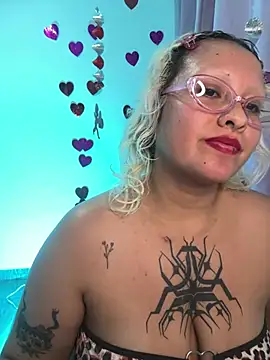 pinkbaddie777 webcam show