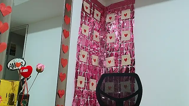 Sara_BigAss-'s Live XXX Chat