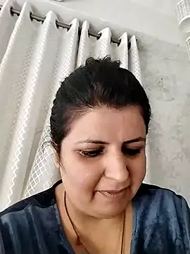 Show de Jann_Riya333 na webcam