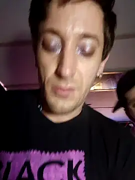 j_hollywood91: διαδικτυακό σόου στην κάμερα