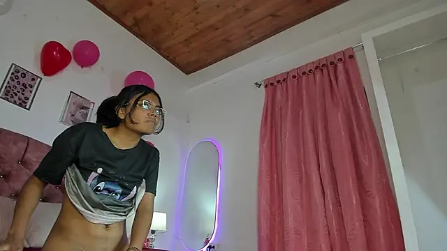 Chat +18 de luna_velveth ao vivo