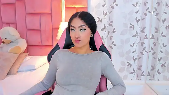 EllaEvanz Chat XXX in diretta