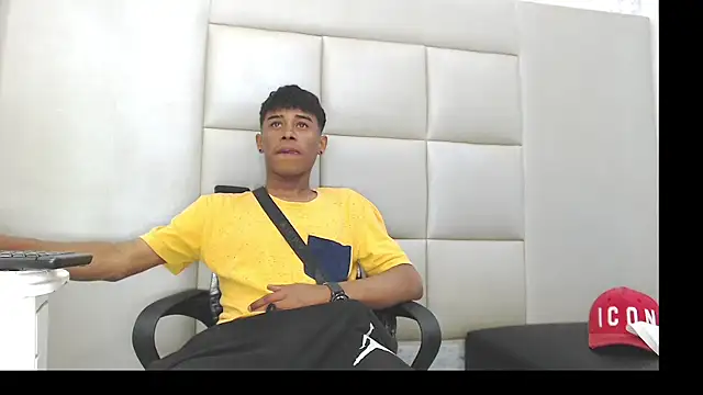 TonnyMarck live XXX chat