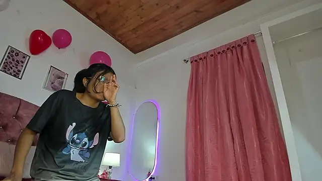 luna_velveth élő XXX-chatje