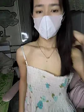 TiNa_04: διαδικτυακό σόου στην κάμερα