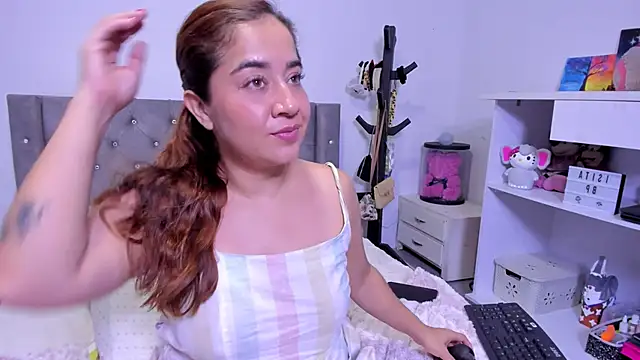 Chatroom XXX en direct de naive_natty10