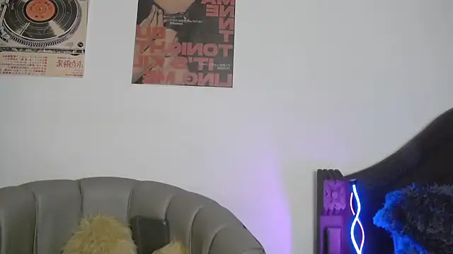 CoralieBronson Adlı Modelin Canlı XXX Sohbeti