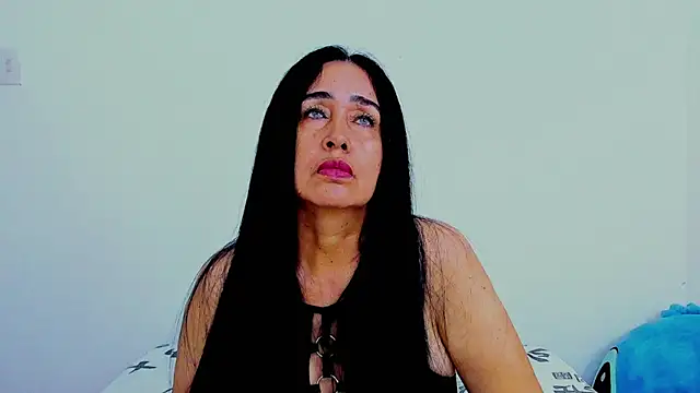 HorniestMilf élő XXX-chatje