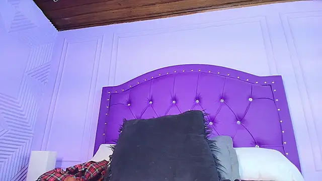 sarah_banks1 Adlı Modelin Canlı XXX Sohbeti