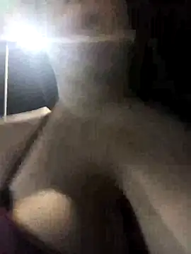 Datoka_adrenaline: διαδικτυακό σόου στην κάμερα