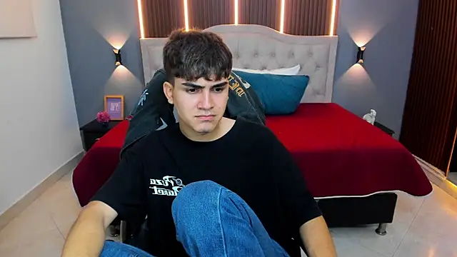 Tommy18__'s Live XXX Chat