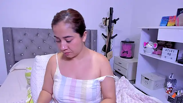 แชท XXX สดของ naive_natty10