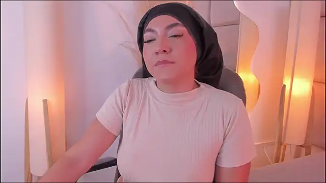 Chat +18 de Sooffii_1 ao vivo