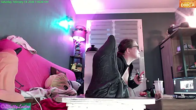 MissSluttyLeeloo's Live XXX Chat