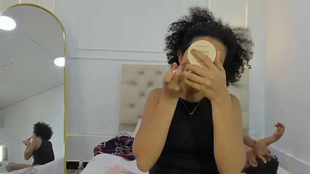 Chat XXX en directo de charlotte_dante212