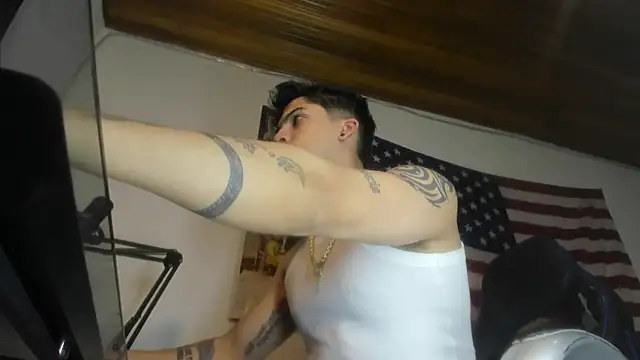 charlie_hotxxx 라이브 XXX 채팅