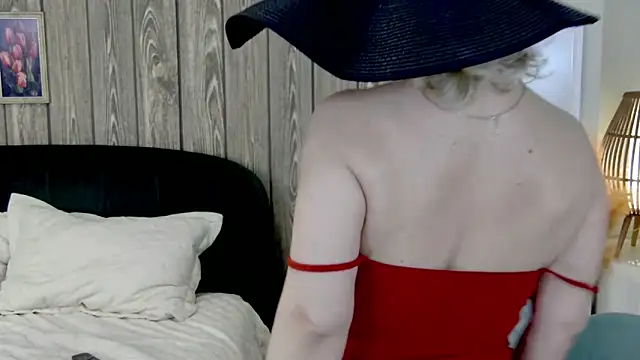 ClassyTinaa élő XXX-chatje