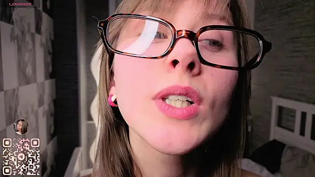 EthalBuffkin élő XXX-chatje