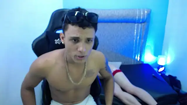 The_twinks_'s Live XXX Chat